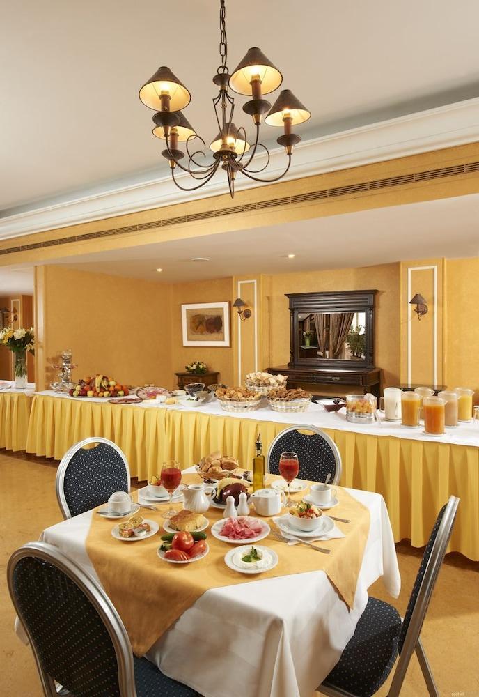 Alexandre Hotel Beiroet Buitenkant foto