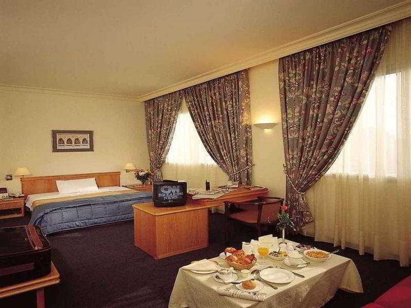 Alexandre Hotel Beiroet Buitenkant foto